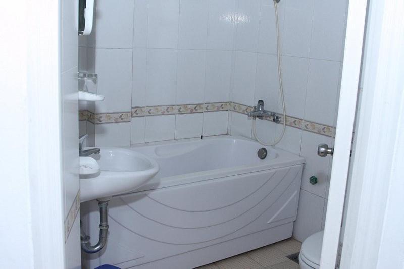 Hoang Cuong Hotel 15 Nguyen Thai Hoc Hanoi Eksteriør bilde